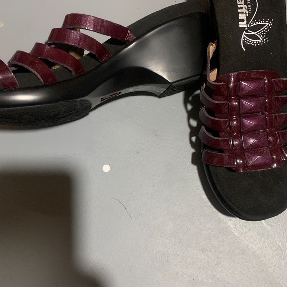 Sandals - Picture 4 of 4